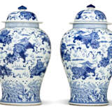 A PAIR OF CHINESE PORCELAIN BLUE AND WHITE BALUSTER VASES AND COVERS - photo 3