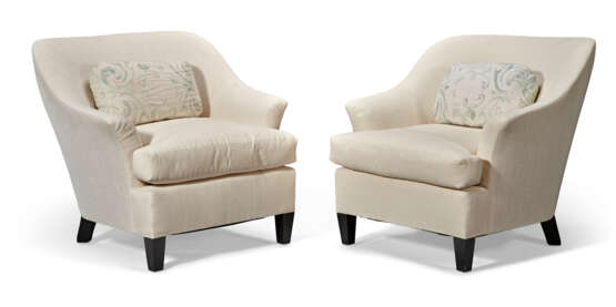 A PAIR OF UPHOLSTERED CLUB CHAIRS - photo 1