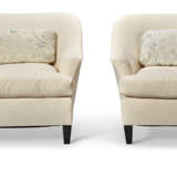 A PAIR OF UPHOLSTERED CLUB CHAIRS - photo 2