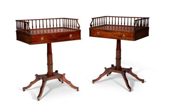 A PAIR OF REGENCY STYLE MAHOGANY SIDE TABLES - фото 4