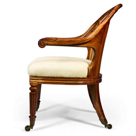 A GEORGE IV MAHOGANY LIBRARY ARMCHAIR - photo 4