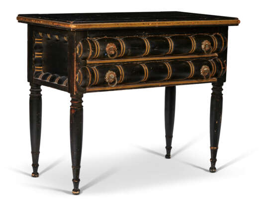 AN EBONIZED AND PARCEL-GILT SIDE TABLE - photo 2