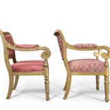 A MATCHED PAIR OF GEORGE IV GILTWOOD ARMCHAIRS - Foto 4