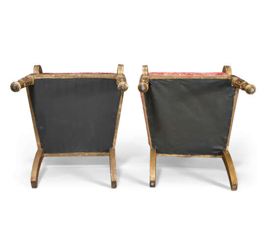 A MATCHED PAIR OF GEORGE IV GILTWOOD ARMCHAIRS - Foto 5