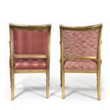 A MATCHED PAIR OF GEORGE IV GILTWOOD ARMCHAIRS - Foto 6