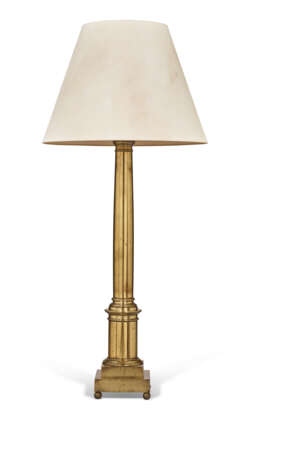 A LARGE BRASS COLUMN TABLE LAMP - photo 2