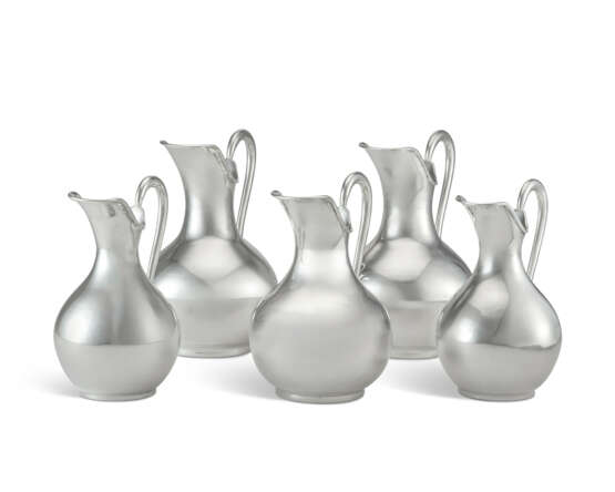 A SUITE OF FIVE SILVER PITCHERS - фото 1