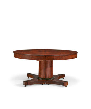 A CENTRAL EUROPEAN MAHOGANY AND PARCEL-EBONIZED CIRCULAR EXTENSION DINING TABLE - photo 2