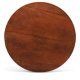 A CENTRAL EUROPEAN MAHOGANY AND PARCEL-EBONIZED CIRCULAR EXTENSION DINING TABLE - photo 5