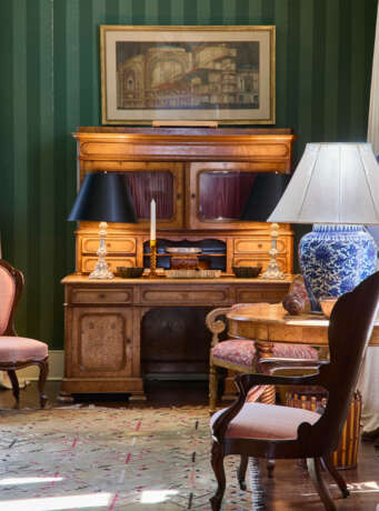 A PAIR OF CONTINENTAL SILVER CANDLESTICKS CONVERTED TO TABLE LAMPS - photo 2