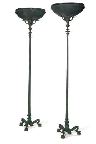 A PAIR OF PATINATED BRONZE TORCHERES, AFTER THE ANTIQUE - фото 1