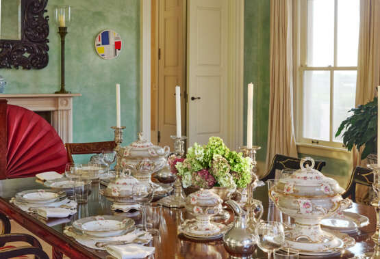 AN ENGLISH PORCELAIN GREY-GROUND DINNER SERVICE - Foto 3