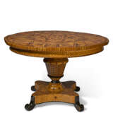 AN ITALIAN FRUITWOOD AND MARQUETRY CENTER TABLE - Foto 2