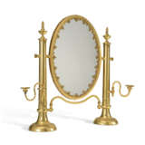 AN EDWARDIAN GILT-METAL DRESSING MIRROR - Foto 2