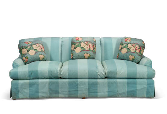 AN UPHOLSTERED THREE SEAT SOFA - фото 1