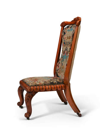 A VICTORIAN MAHOGANY SLIPPER CHAIR - photo 2