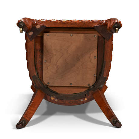 A VICTORIAN MAHOGANY SLIPPER CHAIR - photo 4