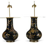 A PAIR OF MASSIVE MOLDED COMPOSITION EBONIZED AND PARCEL GILT BALUSTER VASES MOUNTED AS TABLE LAMPS - photo 2