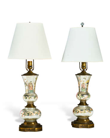 A PAIR OF GILT METAL-MOUNTED DECALCOMANIA TABLE LAMPS - photo 1