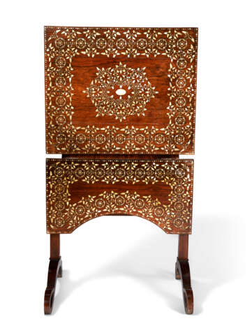 AN ANGLO-INDIAN BRASS AND MOTHER-OF-PEARL INLAID INDIAN ROSEWOOD OCCASIONAL TABLE - фото 2