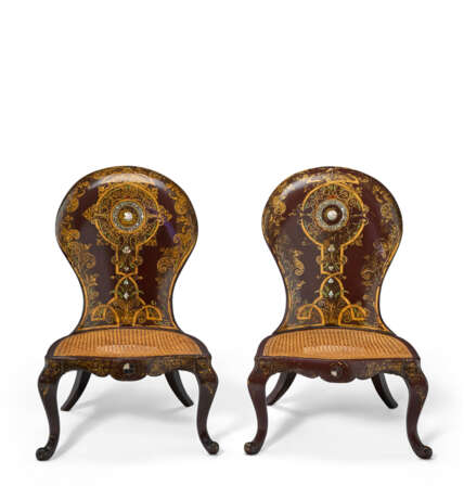 A PAIR OF VICTORIAN PARCEL-GILT AND MOTHER-OF-PEARL INLAID PAPIER MÂCHÉ EBONIZED SIDE CHAIRS - photo 3