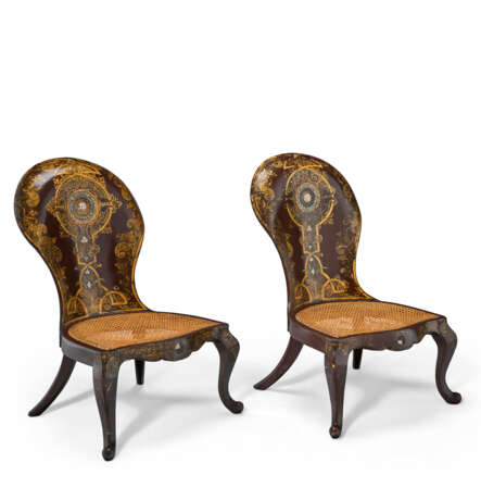 A PAIR OF VICTORIAN PARCEL-GILT AND MOTHER-OF-PEARL INLAID PAPIER MÂCHÉ EBONIZED SIDE CHAIRS - photo 5