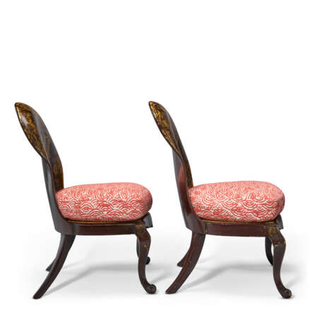 A PAIR OF VICTORIAN PARCEL-GILT AND MOTHER-OF-PEARL INLAID PAPIER MÂCHÉ EBONIZED SIDE CHAIRS - photo 6