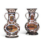 A LARGE PAIR OF PORCELAIN `JAPANNED` TWO-HANDLED VASES - Foto 1