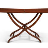 AN ENGLISH MAHOGANY FOLDING COACHING TABLE - Foto 1