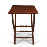 AN ENGLISH MAHOGANY FOLDING COACHING TABLE - Foto 3