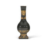 A FRENCH PATINATED, SILVERED AND PARCEL-GILT BRONZE VASE - фото 3