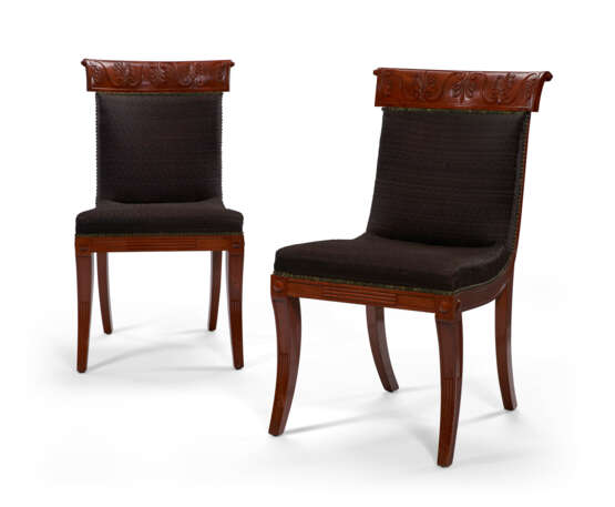 A PAIR OF REGENCY MAHOGANY SIDE CHAIRS - фото 1