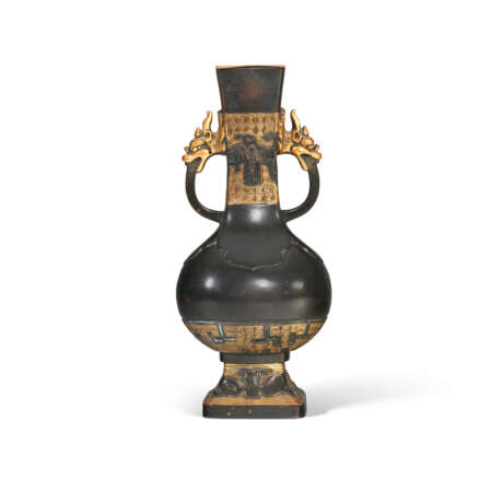 A FRENCH PATINATED, SILVERED AND PARCEL-GILT BRONZE VASE - фото 4