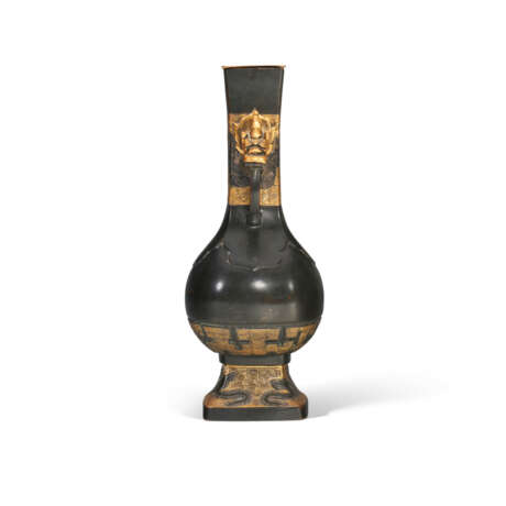 A FRENCH PATINATED, SILVERED AND PARCEL-GILT BRONZE VASE - фото 5