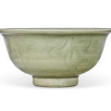 A SMALL CHINESE LONGQUAN CELADON BOWL - photo 2