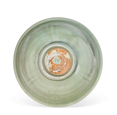 A SMALL CHINESE LONGQUAN CELADON BOWL - photo 4