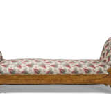 A BIEDERMEIER BURR WALNUT CHAISE-LONGUE - photo 1