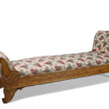 A BIEDERMEIER BURR WALNUT CHAISE-LONGUE - photo 2