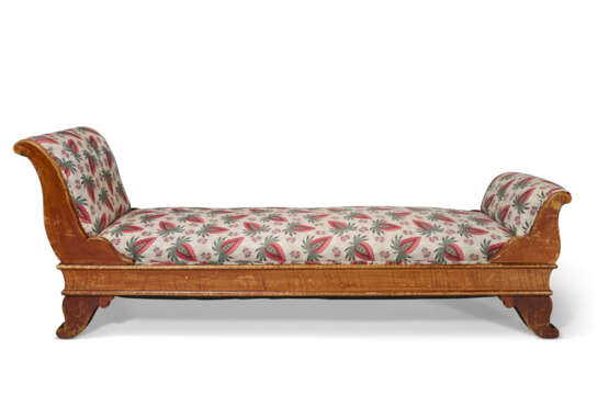 A BIEDERMEIER BURR WALNUT CHAISE-LONGUE - photo 3