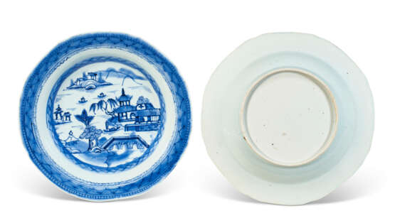 THREE SETS OF PORCELAIN PLATES - Foto 2