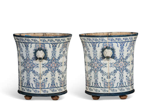 A LARGE PAIR OF FRENCH ENAMEL JARDINIERES - photo 2