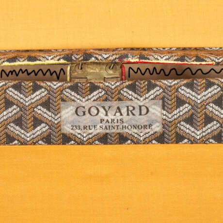 A SET OF TWO: A PERSONALIZED WOVEN FABRIC SUITCASE & A PERSONALIZED WOVEN FABRIC BRIEFCASE - Foto 4