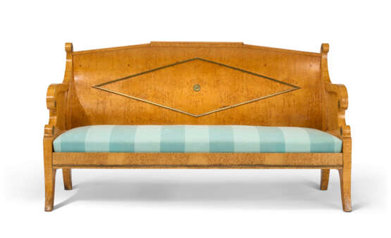 A RUSSIAN BURR-BIRCH AND BRASS MOUNTED SOFA - фото 2