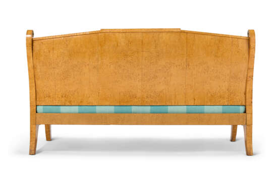 A RUSSIAN BURR-BIRCH AND BRASS MOUNTED SOFA - фото 3