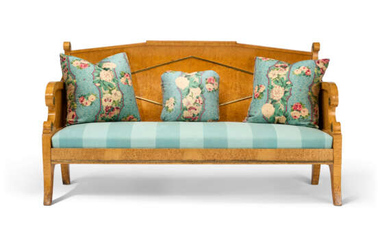 A RUSSIAN BURR-BIRCH AND BRASS MOUNTED SOFA - фото 6