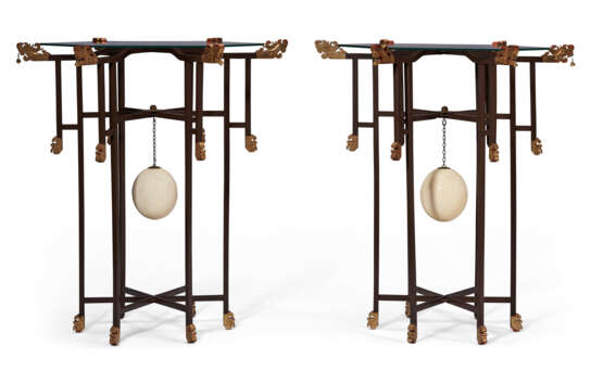 A PAIR OF REGENCY STYLE OCTAGONAL PARCEL-GILT SIDE TABLES WITH GLASS TOPS - фото 1