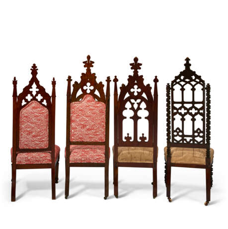 AN ASSEMBLED GROUP OF FOUR GOTHIC REVIVAL WALNUT SIDE CHAIRS - photo 3