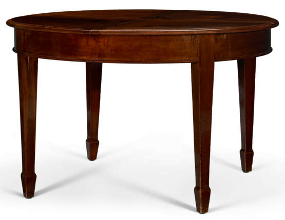 A GEORGE III STYLE MAHOGANY EXTENSION DINING TABLE - фото 5