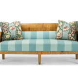 A RUSSIAN BURR-BIRCH SOFA - Foto 6