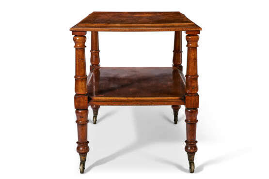 A VICTORIAN MAHOGANY ETAGERE - фото 3